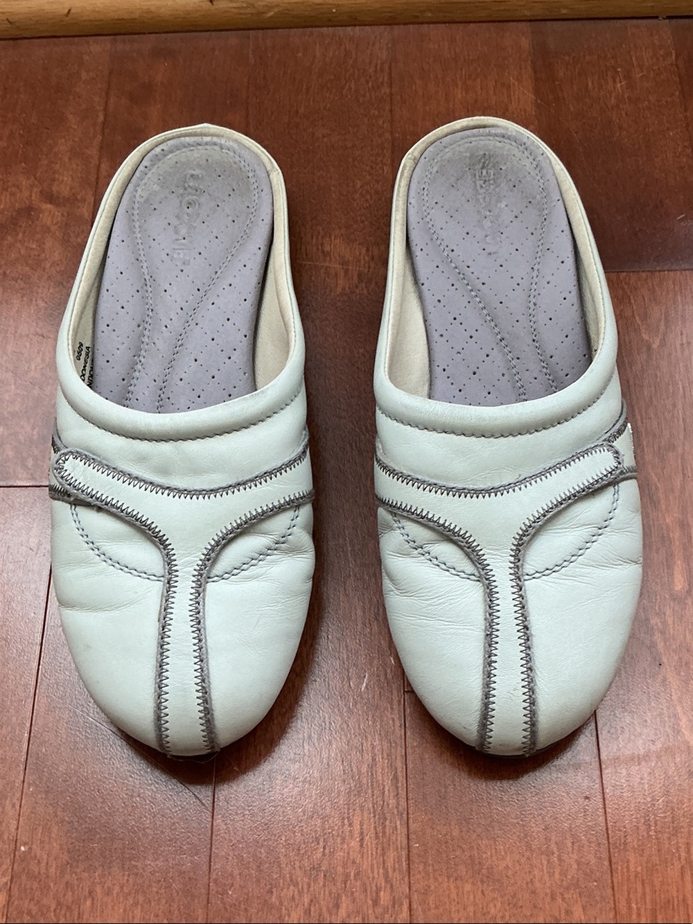 Lacoste Cream Leather Slip-On Clogs with Contrast Stitching